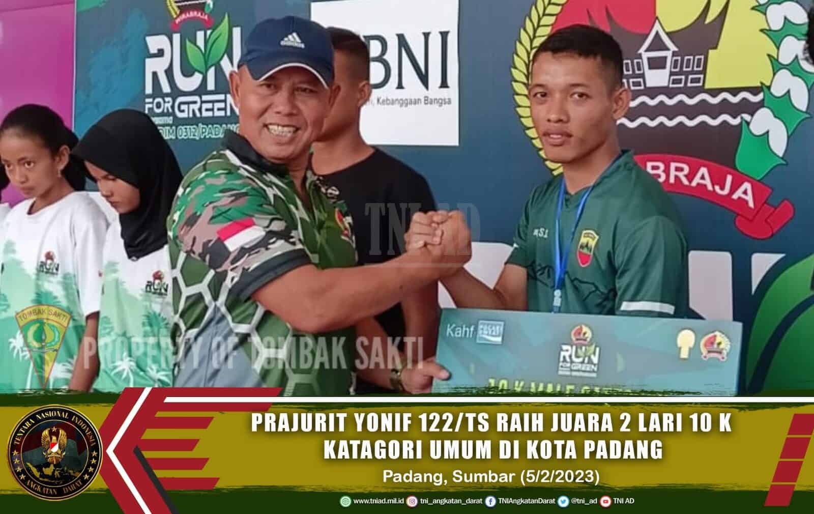 Prajurit Yonif 122/TS Raih Juara 2 Lari 10 K Katagori Umum di Kota Padang