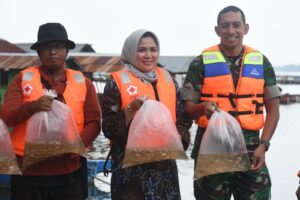 Danrem Warastratama Tebar 10.000 Ikan Nila di Waduk Kedung Ombo