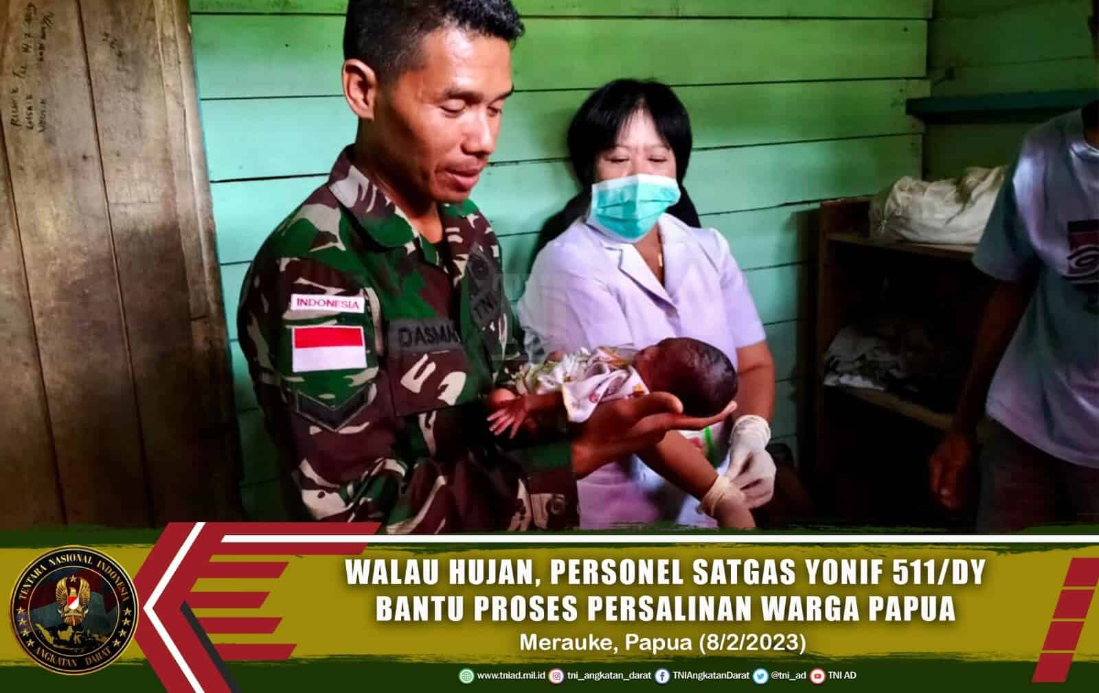 Walau Hujan Deras, Personel Satgas Yonif 511/DY Bantu Persalinan dan Evakuasi Bayi di Perbatasan Papua