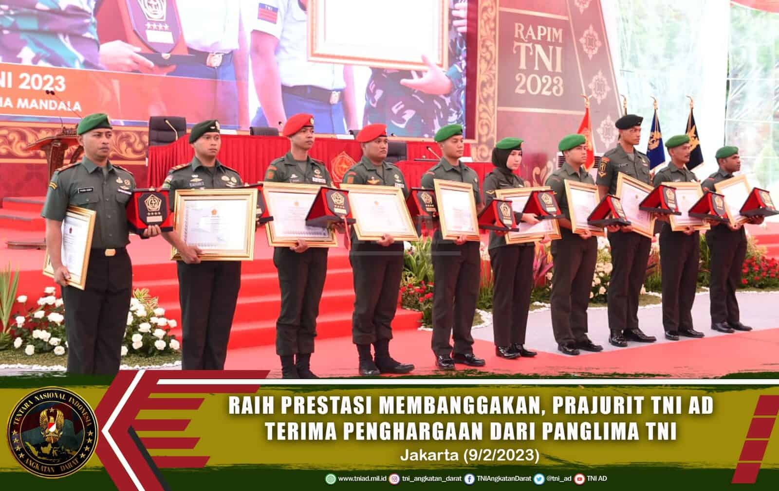 Raih Prestasi Membanggakan, Prajurit TNI AD Terima Penghargaan dari Panglima TNI