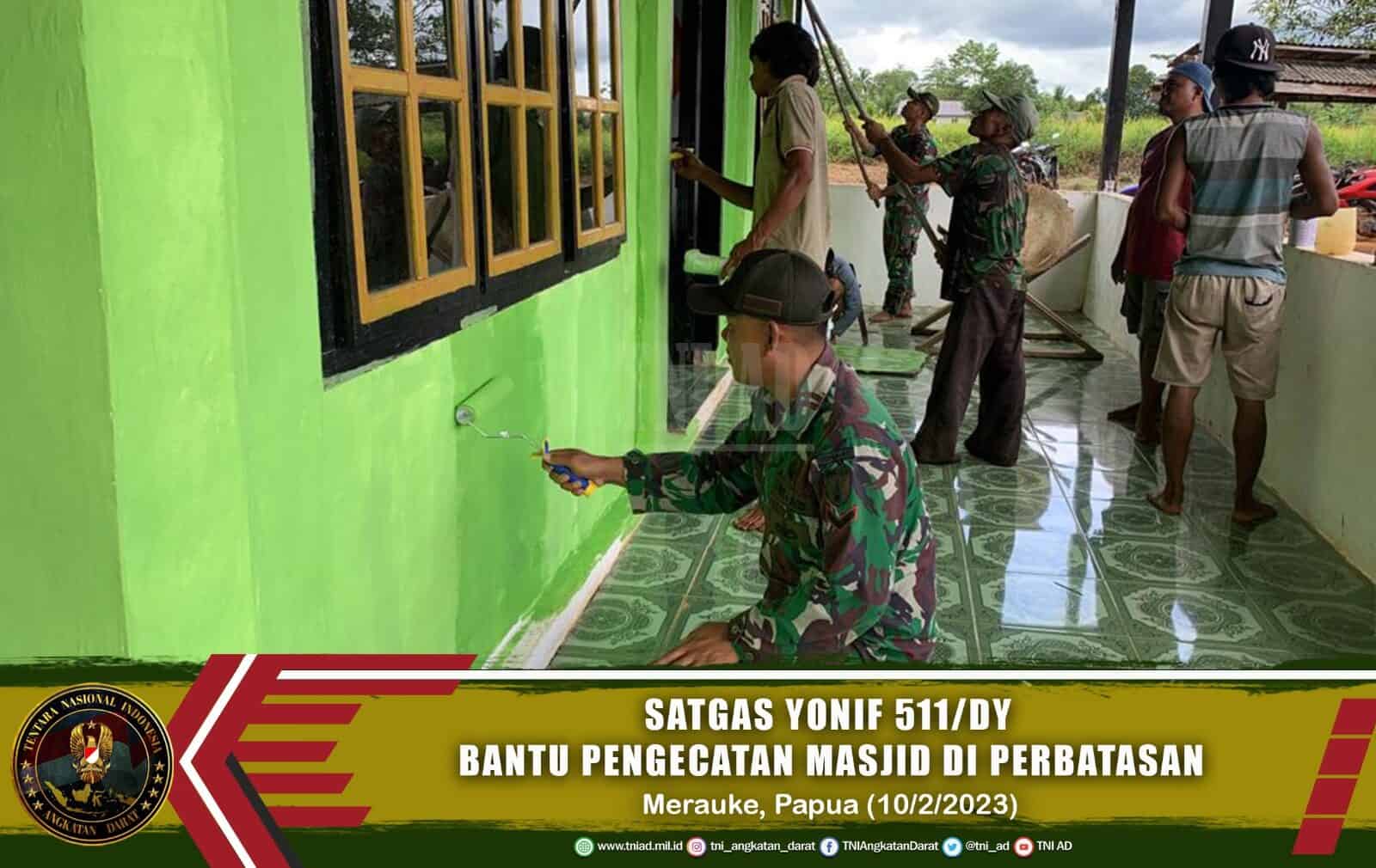 Satgas Yonif 511/DY bantu Pengecatan Masjid Di Perbatasan RI-PNG