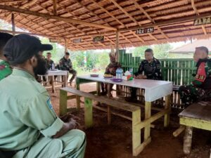 Kunjungan Kerja Dansatgas Yonif 725/Woroagi Disambut Hangat Tokoh Masyarakat Kombut Papua