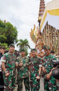 Puncak Pelebon Putra Bungsu Pahlawan I Gusti Ngurah Rai, Kasrem 163/WSA Beri Penghormatan Terakhir