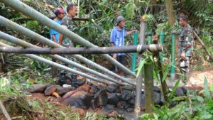 TNI Bangun Sarana Air Bersih di Desa Doro Kabupaten Pekalongan