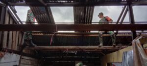 Dandim 1412/Kolaka Apresiasi Danramil Bersama Babinsa Bantu Warga Terdampak Bencana Puting Beliung