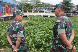 Danrem 091/ASN Cek Lokasi Karya Bakti Pembersihan Sampah dan Gulma