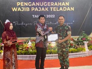Dandim 0103/Aut menerima Penganugrahan Wajib Pajak Teladan dari Direktorat Jenderal Pajak Lhokseumawe