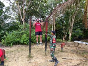Bantu Wujudkan Cita-Cita, Satgas Yonarmed 19/105 Trk Bogani Latih Pemuda Perbatasan Untuk Jadi Prajurit TNI