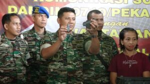 Warga Kota Pekalongan Serahkan Granat dan Pistol Kepada Kodim 0710/Pekalongan