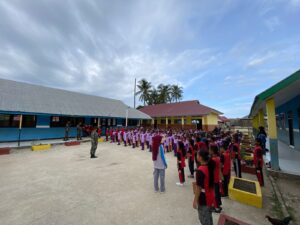 Satgas Yonarmed 1 Kostrad Tanamkan Kedisiplinan Anak- Anak Maluku