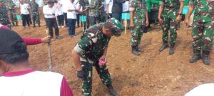 Pangdam III/Slw Bersama Wamentan Tanam Jagung di Kebun Dodiklatpur Rindam III/Slw
