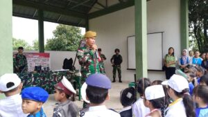 Satgtas Pamtas RI-Malaysia Yonarmed 19/105 Trk Bogani Terima Kunjungan Outing Class TK Negeri Pembina Badau.