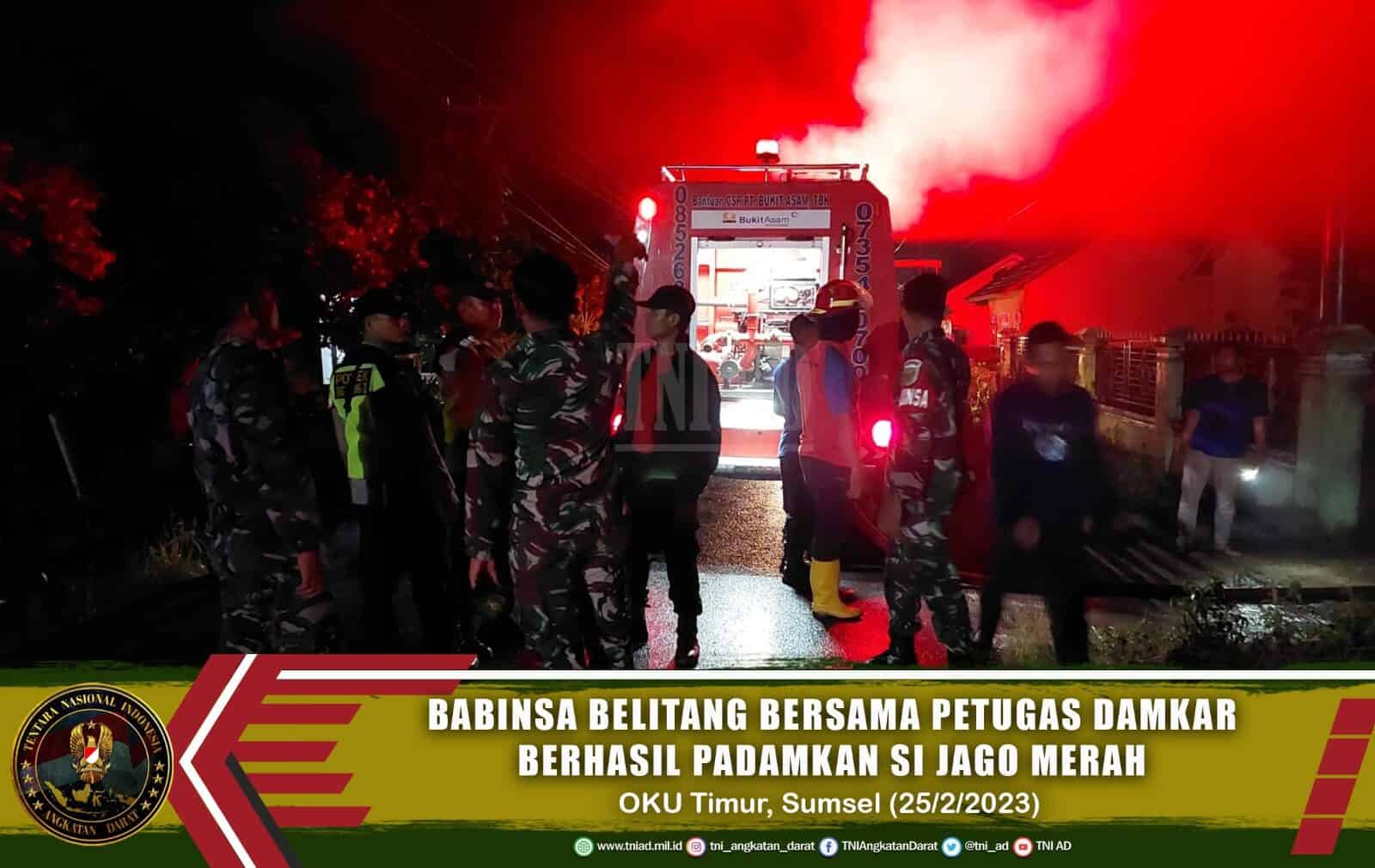 Babinsa Belitang Bersama Petugas Damkar Berhasil Padamkan Si Jago Merah