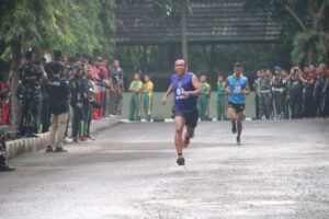Yonif Para Raider 330/Tri Dharma Berhasil Sabet Juara 2 Run 8K Beregu Dalam Event Cakra Jawara 2023
