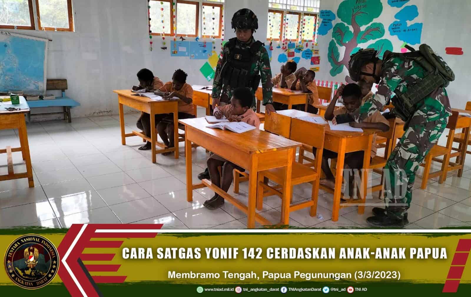 Cara Satgas Yonif 142/KJ Cerdaskan Anak-Anak Papua