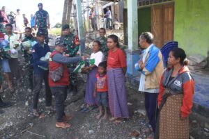 Satgas Yonif RK 744/SYB Bersama Yayasan Caritas Keuskupan Atambua Berhasil Bantu Warga yang Terdampak Bencana Skala Kecil