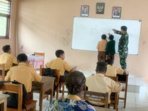 Tingkatkan Kualitas Pendidikan, Satgas Yonif RK 744/SYB Bantu Ajar Anak-Anak Perbatasan