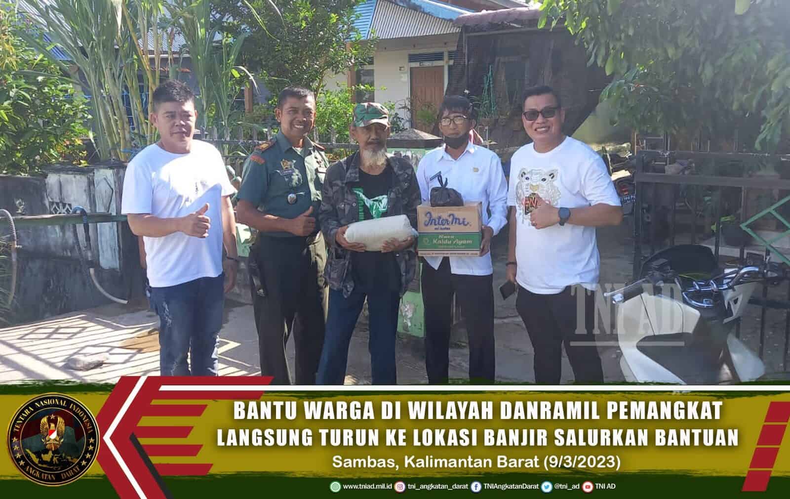 Bantu Warga di Wilayah Danramil Pemangkat Langsung Turun ke Lokasi Banjir Salurkan Bantuan.