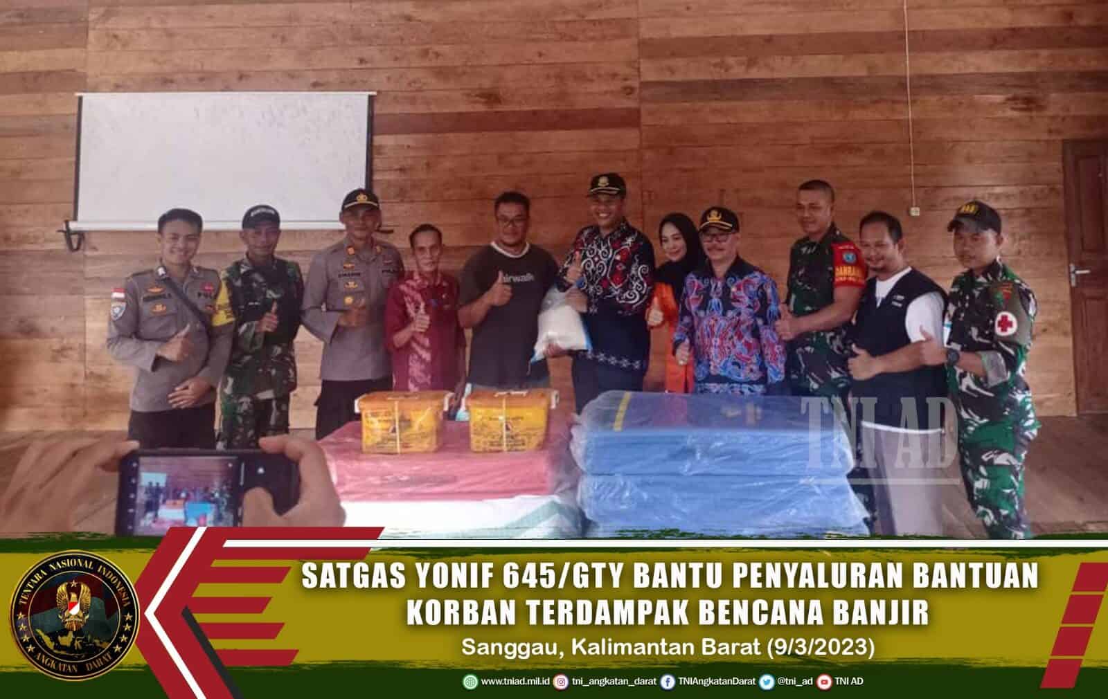 Prajurit Satgas Pamtas Yonif 645/GTY Berikan Bantuan Yankes Terdampak Korban Banjir