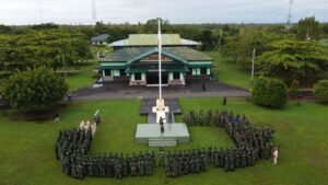 Pimpin Upacara Bendera Gabungan, Brigjen TNI Agus Widodo Berikan Jam Komandan