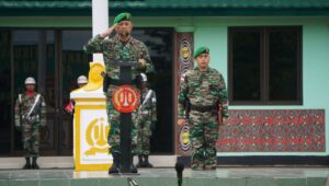 Pimpin Upacara Bendera Gabungan, Brigjen TNI Agus Widodo Berikan Jam Komandan