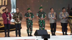 Pangdam Jaya dan Dandim 0510/Tigaraksa Terima Penghargaan Dari Presiden RI Penanganan Covid-19 Terbaik