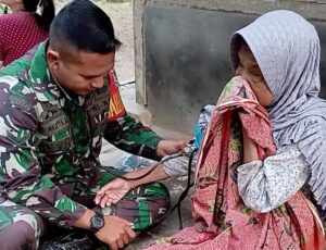 Babinsa Koramil 0602-08/Petir Peduli Kesehatan Warga