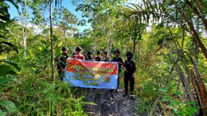 Wujud Sinergitas TNI-Polri, Satgas Pamtas Yonarmed 19/105 Trk Bogani Patroli Bersama di Perbatasan RI-Malaysia