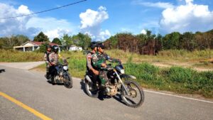 Wujud Sinergitas TNI-Polri, Satgas Pamtas Yonarmed 19/105 Trk Bogani Patroli Bersama di Perbatasan RI-Malaysia