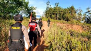 Wujud Sinergitas TNI-Polri, Satgas Pamtas Yonarmed 19/105 Trk Bogani Patroli Bersama di Perbatasan RI-Malaysia