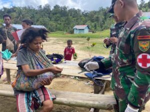 Cegah Wabah Penyakit, Satgas Yonif 143/TWEJ Gelar Pengobatan Di Perbatasan RI-PNG