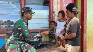 Satgas Yonif 511/DY Lakukan Komsos dan Berikan Layanan Kesehatan di Perbatasan RI-PNG