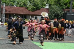 Melalui Seni Budaya, Rakyat Dan TNI Bersatu