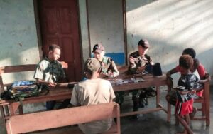 Kedepankan Komsos, Satgas Yonif 143/TWEJ Beri Pelayanan Kesehatan Di Perbatasan RI-PNG