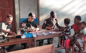 Kedepankan Komsos, Satgas Yonif 143/TWEJ Beri Pelayanan Kesehatan Di Perbatasan RI-PNG