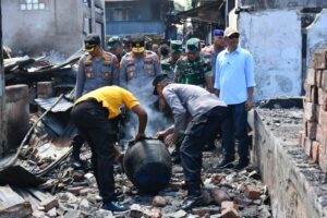 Peduli Nasib Korban, Pangdam Kasuari dan Kapolda Tinjau Lokasi Kebakaran Sorong
