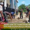 Wujud Toleransi Di Kampung Pancasila, Babinsa Kodim 1402/Polman Bersama Masyarakat Lintas Agama Bersihkan Masjid Pada Bulan Ramadhan