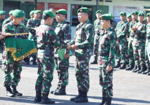 Dandim 0410/Kota Bandar Lampung Berikan Penghargaan Kepada Personel Berprestasi