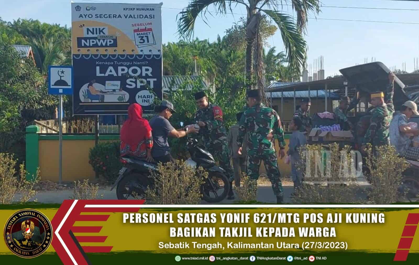 Satgas Pamtas RI-Malaysia Yonif 621/Manuntung Berbagi Takjil Kepada Masyarakat Perbatasan