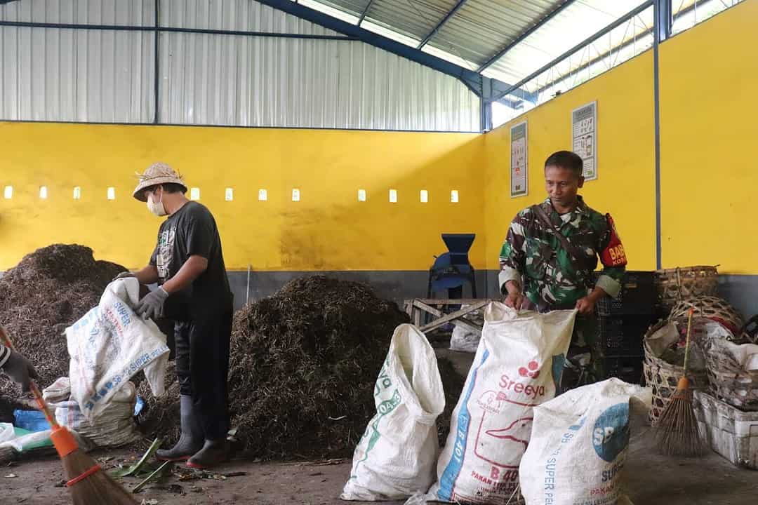 Upaya Ciptakan Wilayah Hijau, Kodim Klungkung Kerahkan Babinsa Dampingi TPS3R