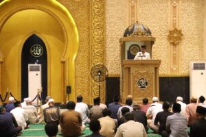 Hari Keenam Ramadhan, Wakabintaljarahdam XII/Tpr Beri Kultum di Masjid Raya Mujahidin Pontianak.