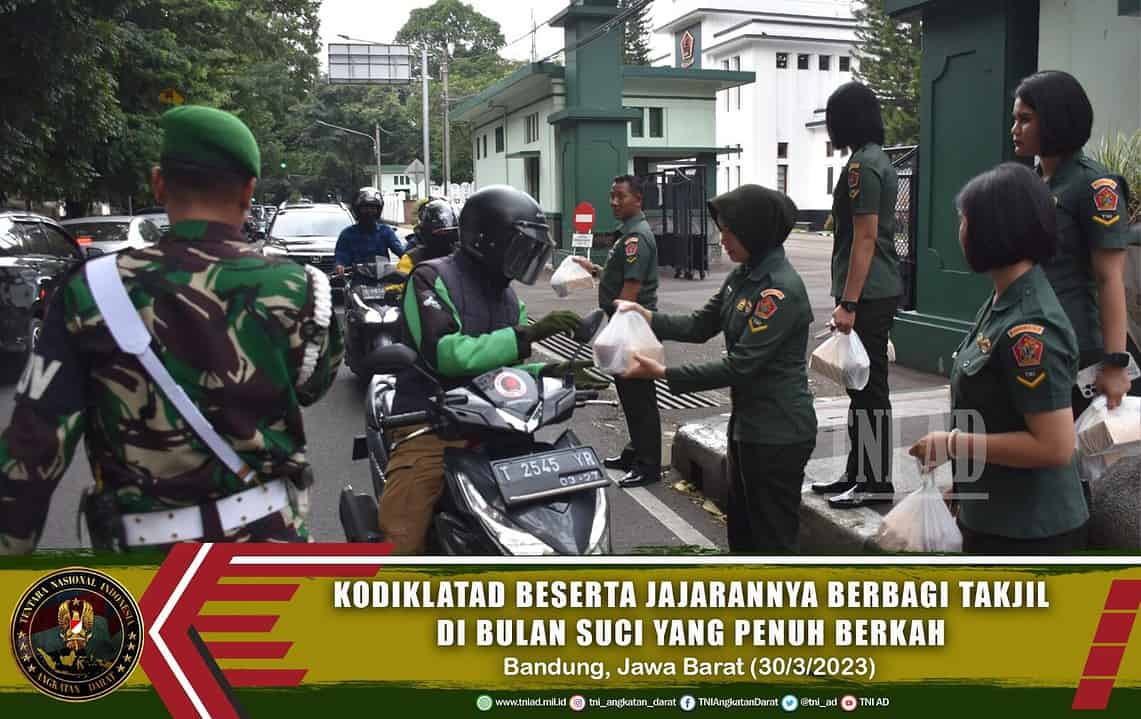 Kodiklatad Beserta Jajarannya Berbagi Takjil Dibulan Suci Yang Penuh Berkah
