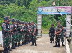 Satgas Yonif 143/TWEJ Terima Kunjungan Tim Was Ops Sopsad Di Perbatasan RI-PNG