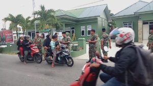 Kodim 0303 Bengkalis Berbagi Takjil di 4 Kecamatan, Warga Sumringah