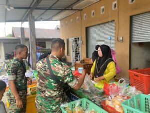 Ramadhan Kasih Sayang, Yonif 147/Kgj Berbuka Puasa di Rumah – Rumah Warga Masyarakat Desa Belilik