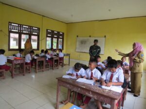 Tim Kodim 0402/OKI Meninjau Sekolah Yang Rusak Di wilayah Binaan