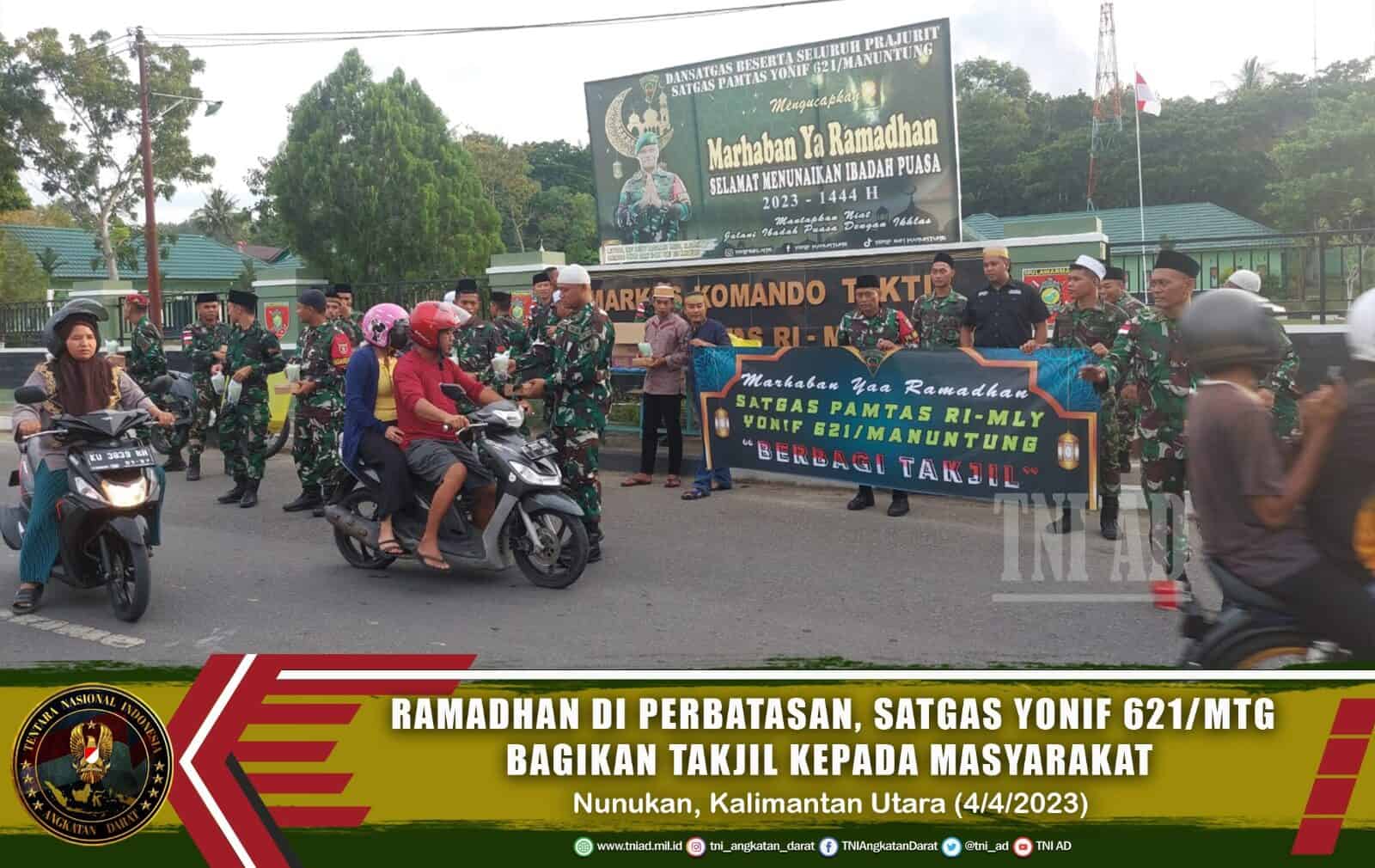 Ramadhan di Perbatasan, Satgas Yonif 621/Manuntung Bagi Takjil Kepada Masyarakat