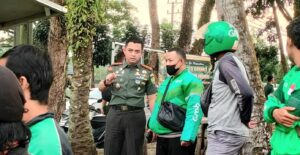 Dandim 0413/Bangka Bersama Driver Ojol Borong Takjil Para Pedagang Dalam Program Geber Berkah