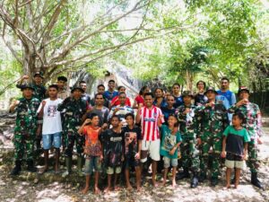 Sambut Paskah, Satgas Yonkav 10 Lakukan Kerja Bakti di Gua Maria Bolkauna Bersama Komunitas Pemuda Gereja