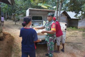 Berkah Ramadhan, Peltu Tomy Gandeng Tokoh Masyarakat Wujudkan Ambulans dan Salurkan 7 Ton Beras Gratis